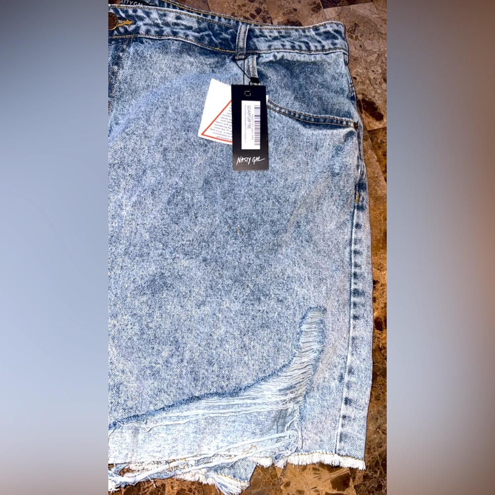 NASTY GAL DENIM SHORTS SIZE 28 NWT